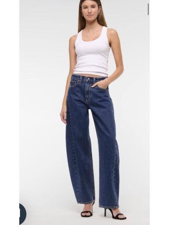 Abercrombie & Fitch Denim - NWOT Abercrombie Mid Rise Medium Wash Barrel Jean 28 short size 6